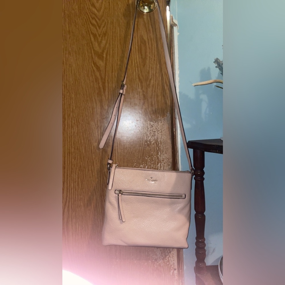 I used it twice and it’s too big for me I don’t carry much stuff around.